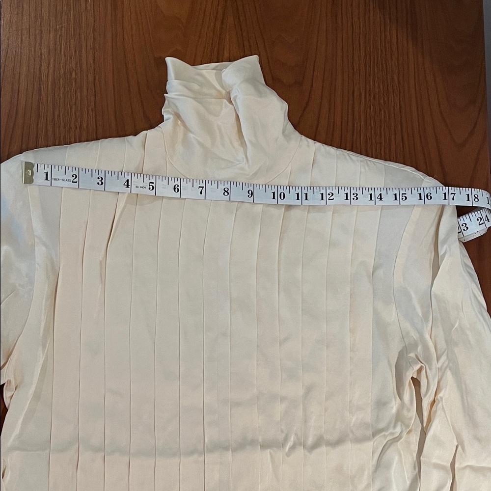 Dana Buchman Vintage 100% Silk Cream Blouse, Size 6 - Picture 9 of 14